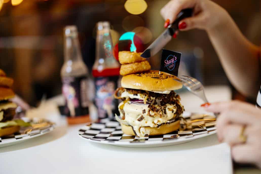 Monster Truck burger på Stacy´s Diner